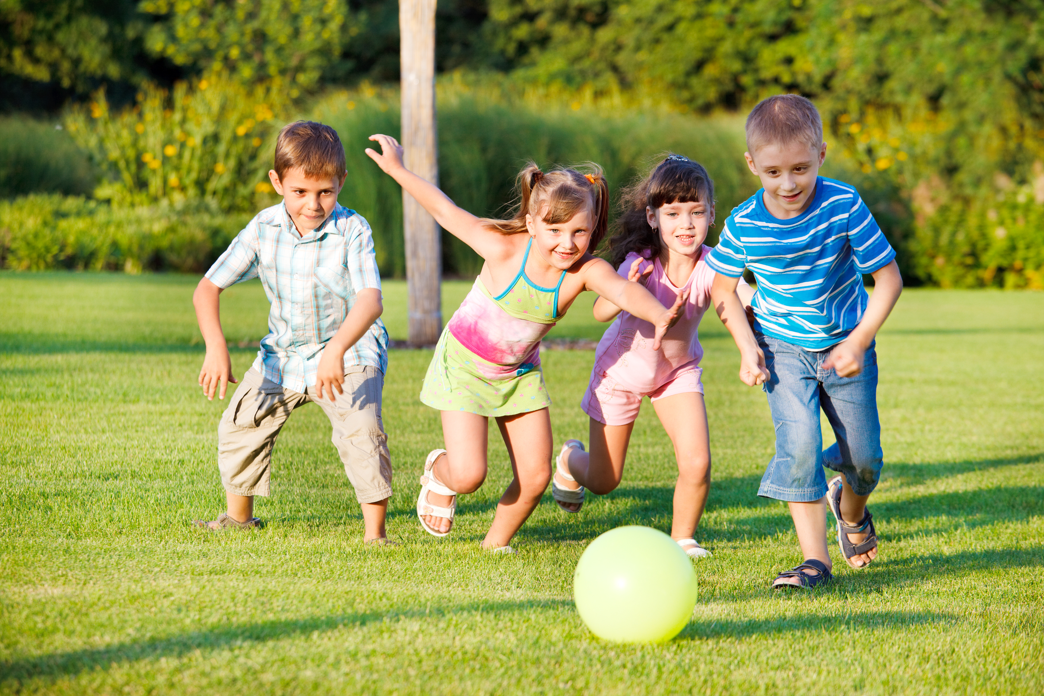 Cut Back on Screen Time: 6 Benefits of Outdoor Play
